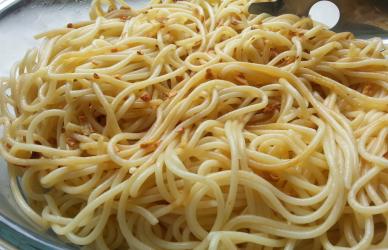 Espaguetis con ajo y guindilla