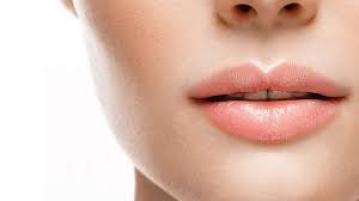 Relleno de labios, surcos y pómulos